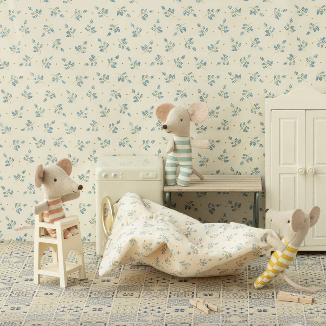 CHAISE HAUTE EN BOIS POUR SOURIS
